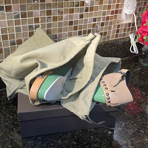 Bottega Veneta Shoes | Bottega Veneta Platform Wedge | Color: Taupe/ Lime Sz. 8 - Picture 9 of 15